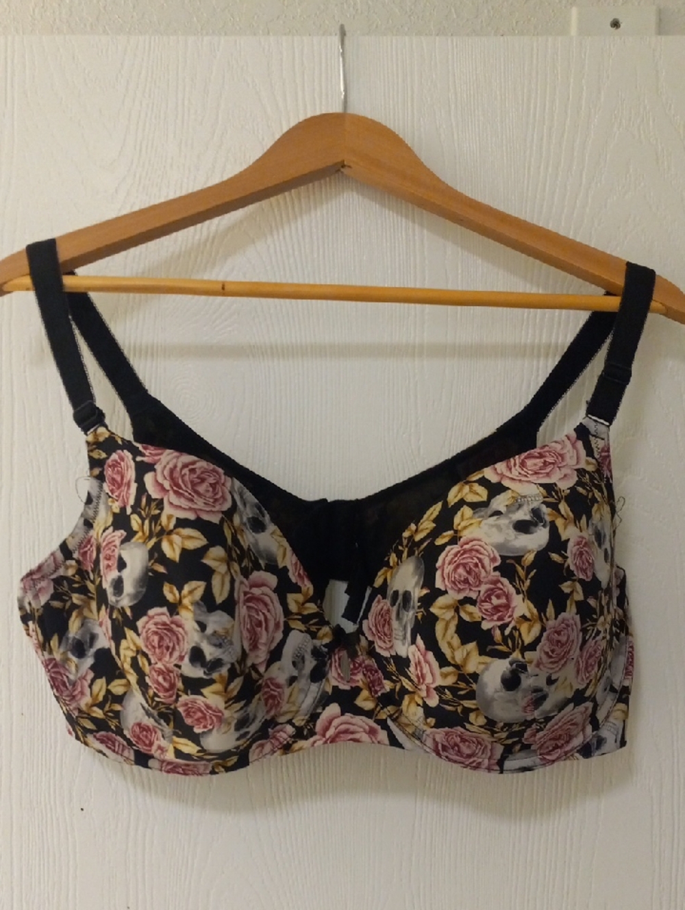 Torrid Curve 46D Skull Floral Pink Roses Goth Bra